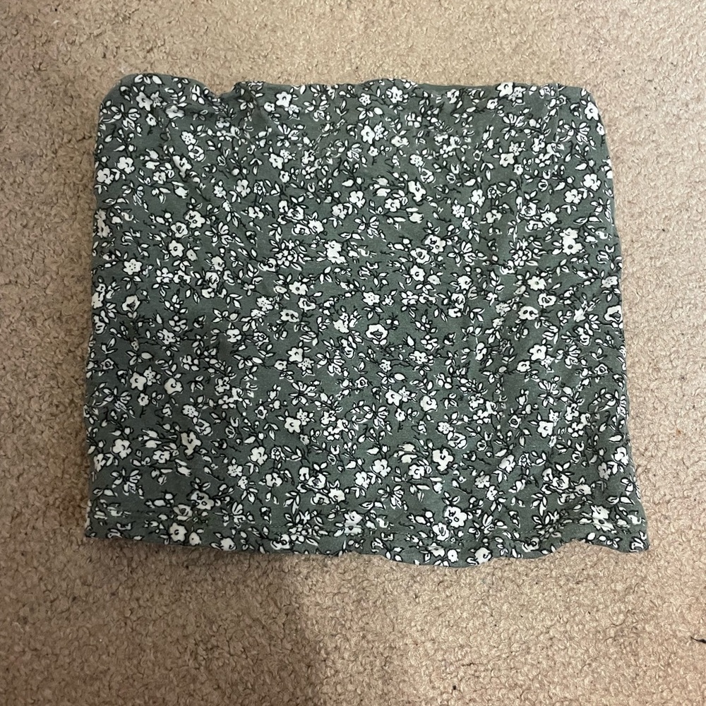 American Eagle Outfitters Olive Green Floral Crop Top